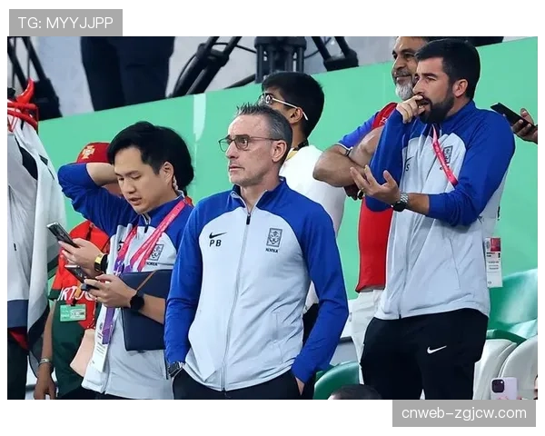 终场哨响,为克莱蒙打入挽回颜面进球的37岁老将眼含泪光 终场哨响,为克莱蒙打入挽回颜面进球的37岁老将眼含泪光